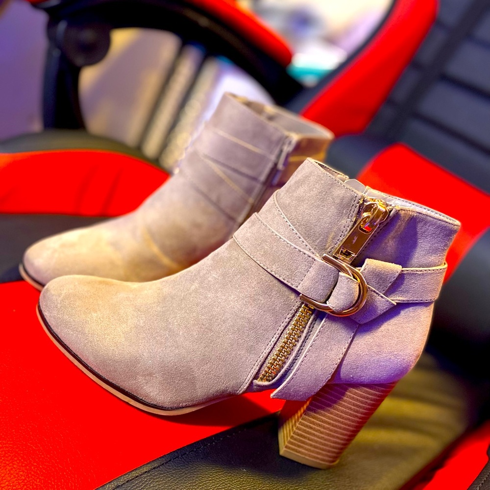 Women’s Apt. 9 dress shoes